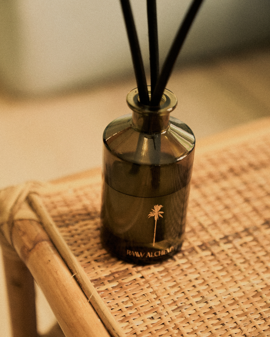 BLACKENED SANTAL DIFFUSER