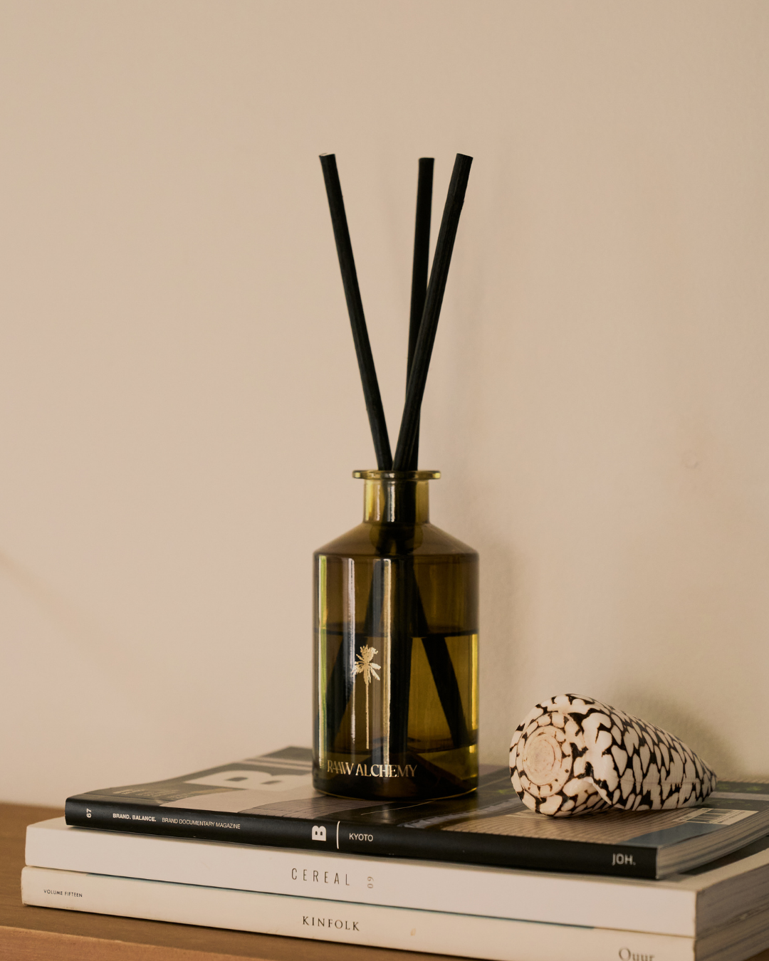 BLACKENED SANTAL DIFFUSER