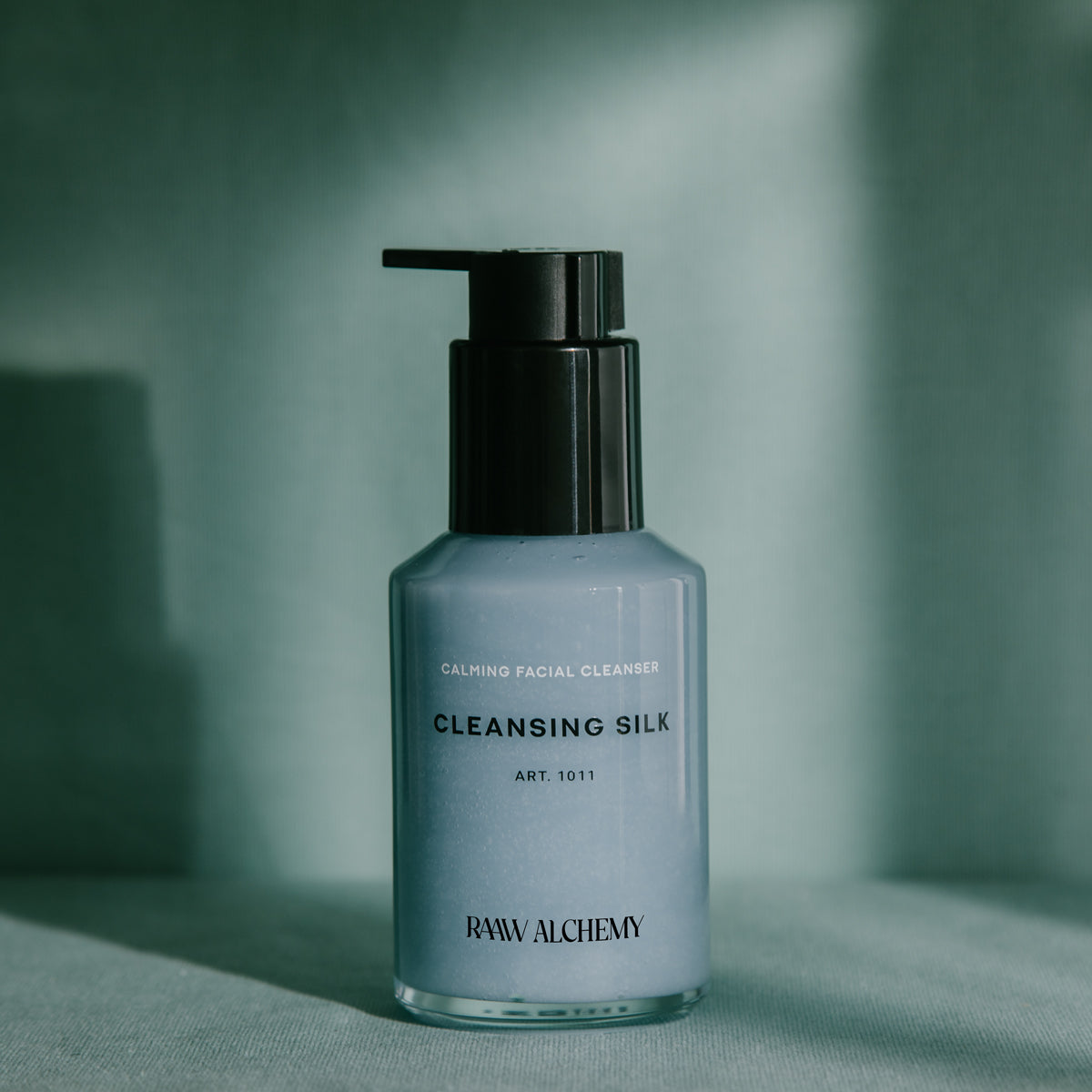 Benefits of Cleansing Silk: Removes make-up and impurities, hydrates and awakens skin, effective and silky smooth.